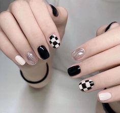 Nail Art Hitam Putih, Korean Nail Art Black, Make Nail Art, Clear Glitter Nails, Subtle Nails