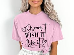 "💫 Make a positive statement with this \"Dream It Wish It Do It\" T-shirt!  👕 Perfect for anyone who loves motivational quotes and wants to showcase their go-getter attitude. * Super soft and comfortable - ideal for all-day wear * Versatile unisex design suits everyone * High-quality print ensures long-lasting durability * Great gift for friends, family, or yourself! * Easy to pair with various outfits, from casual jeans to skirts Product Features: Fabrication: Medium fabric (6.1 oz/yd² (206.8 g/m. Garment-dyed fabric. 100% ring-spun cotton Fit: Relaxed fit Sizing: Unisex Sizing Label: Sewn-in twill label Ordering Information: Sizing and Colors: Ensure a perfect fit by consulting the size chart in the listing photos for detailed measurements. Please note that all shirts are made to order Inspirational Crew Neck Top With Funny Text, Meaningful Quote Print Crew Neck T-shirt, Inspirational Pink Crew Neck Top, Inspirational Crew Neck Top With Quote Print, Inspirational Pink Tops With Text Print, Inspirational Quote Print Crew Neck Top, Meaningful Short Sleeve T-shirt With Letter Print, Inspirational Quote Print Relaxed Fit T-shirt, Inspirational Pink T-shirt With Text Print