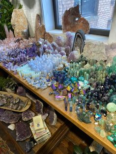 Crystal Plant Aesthetic, Pretty Crystals Aesthetic, Crystals And Gemstones Aesthetic, Crystals Astethic, Crystals Jewelry Aesthetic, Crystal Aestethic, Witchy Stuff Aesthetic, Big Crystals Home Decor