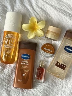 Hygiene Products Coconut, Body Care Products Smell Good Vanilla, Vanilla And Coconut Perfume, Vanilla Vaseline, Chocolate Laneige, Coconut Scented Products, Chocolate Skincare, Body Lotion Aesthetic, Chocolate Lotion