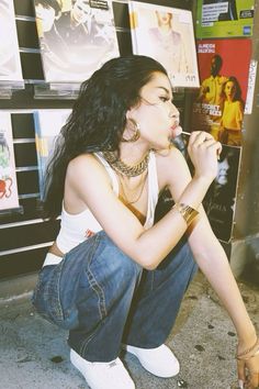 Urban Photoshoot Outfit Ideas, Y2k Photo Shoot Ideas, Latin Street Style, Heatwave Photoshoot, 90s Theme Photoshoot Ideas, R B Aesthetic Outfit, 2000s Latina Aesthetic, Sade 90s Style, Lauryn Hill Outfits