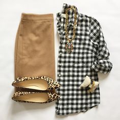 Beige Hose, Mode Casual, Print Shoes, Casual Work Outfits, Looks Chic, 가을 패션, Work Outfits Women, Fashion Over 50, Fashion Mode