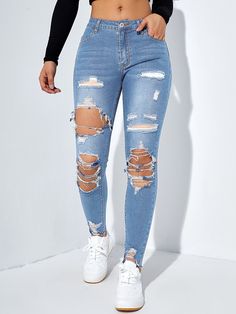 Ripped Jeans Outfit Women, Rip Jeans Outfit, 9th Grade Outfits, Ripped Jeans Ideas, Cut Up Jeans, Holy Jeans, Rip Jeans, Jeans With Holes, Cute Ripped Jeans