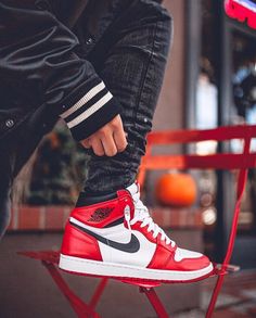 Chicago Jordan 1 Outfit, Air Jordan 1 High Chicago, Jordan 1 High Chicago, Chicago Jordan 1, Jordans Sneakers Outfit, Jordan 1 Outfit Women, Jordan Shoes For Women, Sneakers Outfit Casual