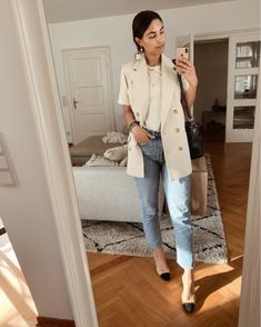 Tan Sleeveless Blazer Outfit, How To Style Sleeveless Blazer Long Vests, Cream Blazer Vest Outfit, Cream Sleeveless Blazer Outfit, Sleeveless Blazer Styling, Cream Long Vest Outfit, Sleeveless Blazer Outfits For Women, Beige Long Vest Outfit, Long Waistcoat Outfit Women