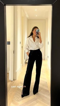 Solicitor Outfit, Sales Women Attire Work Outfits, Feminine Formal Outfits, New York Office Outfit, Vest Business Casual Women, Women Button Up Shirt Outfit, Women In Finance Outfits, Button Down Work Outfit, Lawyer Outfit Women Professional Attire