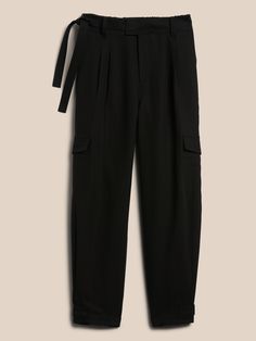 Set a luxurious standard with this tailored cargo pant.  Crafted from luxuriously soft, naturally breathable linen and lightweight TENCEL™ lyocell, the fit is ideal for explorers on the move.  TAPERED FIT: Expertly cut for a slim, not-too-tapered f Linen Cargo Pants With Side Pockets, Ankle-length, Linen Ankle-length Cargo Pants With Side Pockets, Ankle-length Linen Cargo Pants With Side Pockets, Linen Ankle-length Cargo Pants, Utility Linen Bottoms With Flap Pockets, Straight Linen Cargo Pants With Pockets, Linen Tapered Leg Bottoms With Cargo Pockets, Linen Cargo Bottoms With Tapered Leg, Linen Bottoms With Cargo Pockets And Tapered Leg