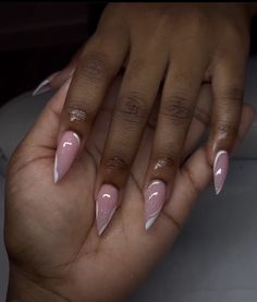 Miami Nail Designs, Classy Birthday Nails Almond, Classy Nails Design Ideas Almond, Anniversary Nails Ideas Almond, Natural Stilletos Nails, Short Stiletto Nail Designs, Birthday Almond Nails Designs, June Nails Ideas 2024 Almond, Stellio Nails