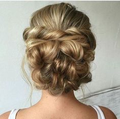 twited wedding updo hairstyle for long hair / http://www.himisspuff.com/beautiful-wedding-updo-hairstyles/6/ Low Updo, Up Dos, Wedding Hairstyles With Veil, Short Curls, Peinados Recogidos, Trendy Wedding Hairstyles, Wedding Hairstyles For Long Hair, Wedding Hair And Makeup, Bride Hairstyles