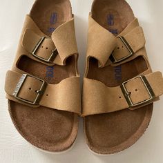 Brand New Birkenstock, Arizona, Soft Bed Suede Slide Sandals. Vacation Leather Footbed Sandals With Round Toe, Brown Open Toe Flip Flops For Everyday, Everyday Brown Open Toe Flip Flops, Brown Flip Flops With Removable Insole For Everyday, Casual Brown Flip Flops For Everyday, Casual Everyday Brown Flip Flops, Brown Slides With Leather Footbed For Everyday, Brown Open Toe Slides For Everyday, Casual Everyday Slides With Round Toe