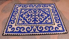 a blue and white area rug on the ground