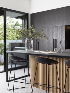 Wood Island with Black Countertop and Black Cabinets In this modern kitchen, minimalist dark cabinets line the wall. Hiasan Dalaman Dapur, Dapur Moden, Reka Bentuk Dapur, Hiasan Dalaman Rumah, New Modern House, Interior Dapur, Luxury Home Accessories