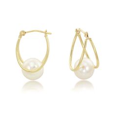 The name says it all: a pearl captured in between two gold wire hoops. 19mm in length. 14K yellow gold Pearl Hoop Earrings, Classic Elegant, Gold Wire, Fresh Water, Freshwater Pearls, Pearl Earrings, Hoop Earrings, Yellow Gold, Yellow