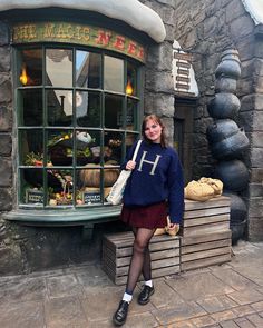 Universal Hollywood Harry Potter land Cute Universal Outfits, Harry Potter Christmas Outfit, Universal Studios Orlando Christmas Outfit, Winter Universal Studios Outfit, Universal In December Outfits, Orlando December Outfit, Harry Potter Universal Studios Outfit