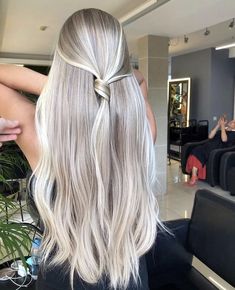 Sunkissed Highlights, Ash Blonde Hair Balayage, Blonde Balayage Hair, Balayage Hair Color Ideas, Balayage Hair Color, Icy Blonde Hair, Silver Blonde Hair