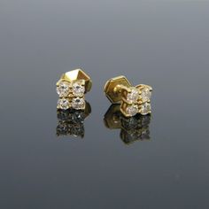 Weight:2.9gr Metal:18kt Yellow Gold (tested) Stones:8 Diamonds *Cut:Brilliant *Total Carat Weight:1ct approx. *Colour:I/J *Clarity:SI  Condition:Very Good Comments: These beautiful earrings are set with 8 round brilliant cut diamonds in a square design - they have a good colour and clarity. The total carat weight is around 1ct. They are fully made in 18kt yellow gold (tested) Dimensions: *Length:7mm / 0.27in *Height: 7mm / 0.27in All our items comes with either a gemmological report or a jewelle Luxury Diamond Earrings With Brilliant Cut For Formal Events, Luxury Diamond Earrings With Brilliant Cut For Formal Occasions, Luxury Formal Diamond Earrings With Brilliant Cut, Luxury Yellow Gold Diamond Earrings For Anniversary, Formal Hallmarked Diamond Earrings, Luxury Diamond Earrings With Vvs Clarity For Formal Events, Luxury Cluster Diamond Earrings, Classic Hallmarked Diamond Earrings, Formal Luxury Diamond Earrings With Vvs Clarity