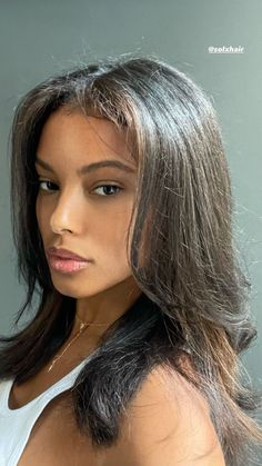 Framing Haircut Medium, Flat Ironed Hair, Light Skin With Blue Eyes, Volume Curls Medium Hair, Make Up Inspiration, Flat Iron Hair Styles, Baddie Hairstyles, Black Girls Hairstyles