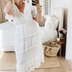 Beautiful White Lace Dress Brand New Never Worn Size M Carly Jean Los Angeles Lace Dresses With Short Sleeves For Day Out, Beach Lace Midi Dress With Short Sleeves, Lace Short Sleeve Midi Dress For Beach, Lace Midi Dress With Short Sleeves For The Beach, Lace Midi Dress With Short Sleeves For Vacation, Carly Jean Los Angeles, M 16, White Lace Dress, Bow Detail Dress