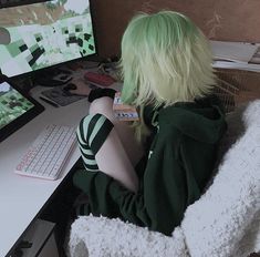 Emo Green Hair, Green Emo Aesthetic, Body Tea, Pretty Ppl, Gender Envy, Grunge Hair, Green Hair, Aesthetic Hair