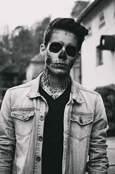 Halloween Costumes Women Scary, Makeup Zombie, Skeleton Makeup, Scary Halloween Costume, Cool Halloween Makeup, Scary Halloween Costumes, Halloween Men, Male Makeup