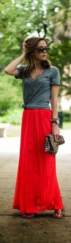 40 Maxi Skirt Outfits That Will Have You Dressed Perfectly for Any Occasion Bright Summer Outfits, Maxi Skirt Spring, Womens Fashion Casual Chic, Spring Skirt Outfits, Long Outfit, Style Désinvolte Chic, Flowy Maxi Skirts, Spring Dresses Casual, Maxi Outfits