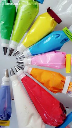 many different colors of toothpaste are arranged in a circle on a white surface