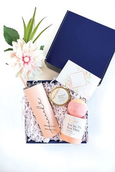 This LaLa Confetti self care gift set is perfect for the person who is juggling all.the.things in their life. It includes a 20 oz stainless steel skinny tumbler, bath bomb, and candle - all packaged for you in a gift box with a notecard. Give the gift of self care this Mother's Day! #selfcare #giftforher #smallshop #giftformom #lalaconfettif Bestie Birthday Gifts, Friend Gift Exchange, Bachelorette Goodie Bags, Citrus Candle, Custom Water Bottle