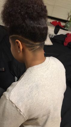 Undercut Natural Hair Long, Undercuts On Black Women, Stud Undercut Long Hair, V Undercut, Undercut Hairstyles Women Black, Natural Hair Undercut, Undercut Black Women, Curly Hair 3c, Undercut Natural Hair