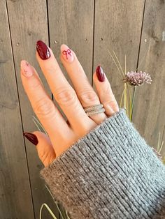 #nails #nailart #red #bow #stars Christmas Nails Red Plaid, Red And Gold Bow Nails, Red Subtle Christmas Nails, Winter Nails Inspo Short, Maroon Bow Nails, Dark Red Wedding Nails, Nails Acrylic December, Builder Gel Christmas Nails