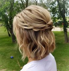 Braid Hairstyle Ideas, Hairstyles Girl, Hairstyles For Prom, Up Dos For Medium Hair, Braid Hairstyle, Updos For Medium Length Hair, Half Updo, Athletic Hairstyles, Short Wedding Hair