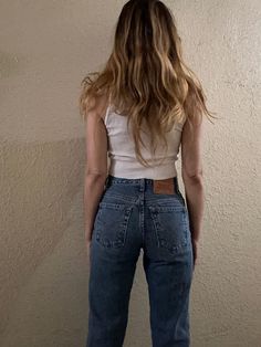 vintage Levi's are truly the best quality.  these feature a tapered leg with an easy to wear wash and zipper fly. in perfect condition  *Waist: 28in *Length:41in *Inseam: 31in *Label: 550 relaxed fit tapered fit 3 jr Levis 550 Jeans Outfit Women, Levis 550 Jeans Outfit, 70s Prairie Dress, Levis 550 Jeans, Jeans Outfit Women, Levis Vintage, Jeans Outfit Summer, Vintage Levis Jeans, Denim Style