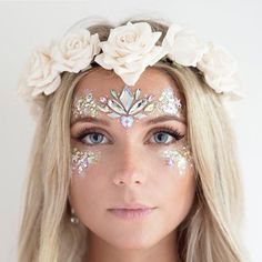 This was from a post on Instagram by ShineShack Glitter Carnaval, Carnaval Make-up, Fantasy Make-up, Coachella Makeup, Halloweenský Makeup, Festival Makeup Rave, Festival Make Up, Festival Makeup Glitter, Festival Glitter