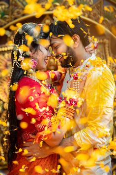 Haldi Photography Ideas For Bride, Haldi Songs, Haldi Pose, Haldi Ideas, Bride Haldi, Marriage Poses