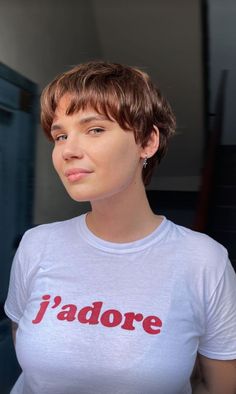 Hair cut by @_pinkpuma Buzzcut On Round Face, Round Face Pixie Haircut, Short Hairstyle Women Pixie, Pixie Haircut Round Face, Round Face Pixie Cut, Brown Pixie Cut, Pixie Haircut Styles, Curly Pixie Haircuts