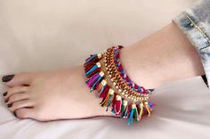 Design Pinterest Women, Handmade Anklets, Anklet Designs, Estilo Hippie, Bracelets Design, Thread Jewellery, Handmade Fashion Jewelry