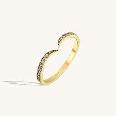 a yellow gold ring with small diamonds on the sides and a curved design in the middle