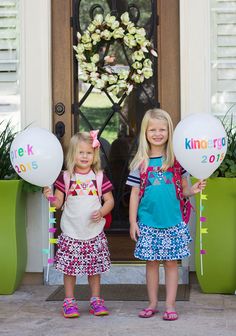 First Day Of School Sibling Pictures, First Day Of School Balloon, School Balloons, Diy Karneval, School Pic