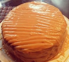 there is a large cake with caramel icing on it