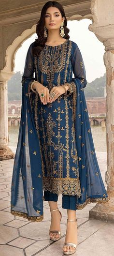 Festive, Reception Blue color Georgette fabric Salwar Kameez : 1856818 Pakistani Velvet Suits, Embellished Clothing, Pakistani Designer Suits, Velvet Dresses, Salwar Kamiz, Pakistani Salwar Kameez, Desi Clothes, Party Kleidung, Velvet Collection