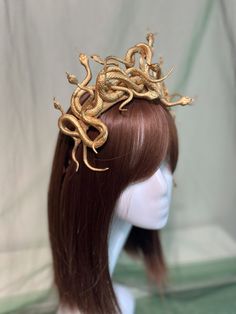 Medusa gorgon crown is ideal for photo shoot or Helloween or party.  Attention  Medusa crown are handmade using quality and a variety of materials: - metal hedaband - rubber snakes - the crown is painted with paint in your chosen color - gold, silver, black, green, red, etc. Item is non-refundable. Before buying, read the rules of the store Estimated Delivery time: * USA - 9-12 business days * EU - 2-5 business days * UK - 5-8 business days Thank you for visiting my shop! Recommendation Keep awa Medusa Headdress, Medusa Crown, Snake Headpiece, Medusa Goddess, Snake Crown, Medusa Halloween Costume, Medusa Headpiece, Snake Costume, Medusa Snake