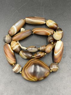 Very beautiful old antique Tibetan suleimani agate beads necklace Antique Large Agate Beads, Antique Agate Beads With Large Beads, Antique Agate Hand-strung Necklaces, Antique Agate Beaded Necklaces, Eye Band, Beaded Jewelry Bracelets, Beads Jewellery, Natural Coral, Ancient Jewelry