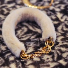 Simple DIY Faux Fur Collar Necklace...    adds instant Old Hollywood Glam to any old thing! via lovemeagean Fur Jewelry, Diy Faux Fur, Diy Necklaces, Heart Shaped Pendant Necklace, Old Hollywood Glam, Textile Jewelry, Engagement Ring Sizes, Hollywood Glam