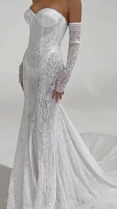 15 Beach Wedding Dresses For Every Type of Bride: The Best 2024 Ideas Wedding Dress Western, Simple Beach Wedding Dress, Beach Bride Dress, Wedding Dresses Aesthetic, Wedding Dress Country, Plain Wedding Dress, Silk Prom Dress, Western Wedding Dresses, Being In Love