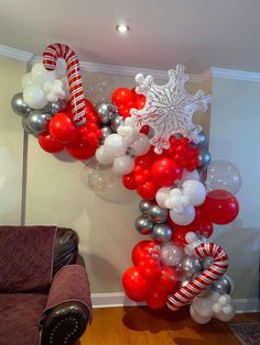 balloon arch with candy canes, snowflakes and christmas decorations on the wall