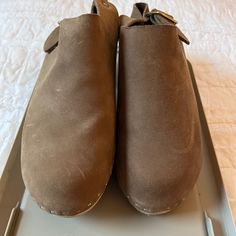 Discontinued Style And Color. I Think These Are The High Heel Option Clogs. Fawn Colored Nubuck. See Photos For Condition Of Nubuck And Block Heel. Fawn Colour, Mule Clogs, The High, Mules Shoes, Tan Brown, High Heel, Block Heels, Clogs, High Heels