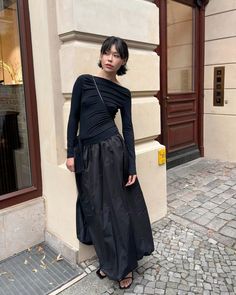 Modest Dresses Casual, Black Outfits, Minimalist Outfit, Fashion Killa, Skirt Outfits, Fashion Inspo Outfits, High Fashion, Dress Skirt, Berlin