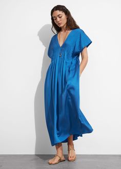 Pleated Midi Dress - Blue - & Other Stories WW Summer Style Guide, Designer Midi Dresses, Knit Outerwear, Glamour Dress, Beachwear Skirt, Pleated Midi Dress, Blue Midi Dress, V Cut, Fashion Story