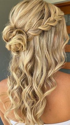 Bridemaids Hairstyles, Cute Prom Hairstyles, Formal Hairstyles For Long Hair, Bridesmaid Hair Long, Simple Prom Hair, Ball Hairstyles, Hoco Hairstyles, Dance Hairstyles, Prom Hairstyles For Long Hair