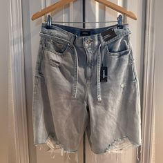 Size 6 Amazing Design: 90s High Waist Bermuda Very Stylish New With Tags Don’t Want It Anymore 100% Cotton Material Light Denim Shorts, Size 6 Jeans, Express Jeans, Light Denim, Cotton Material, Denim Shorts, High Waist, Women Jeans, Size 6