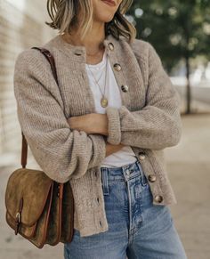 Pointelle Cardigan Outfit, Beige Cardigan Outfit, Cardigan Outfit, Oufits Casual, Cardigan Outfits, Outfit Inspo Fall, Mom Outfits, Looks Style, Fall Winter Outfits